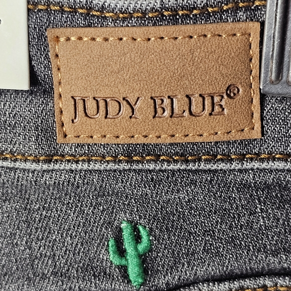 Judy Blue Shorts Grey Denim Size Large Cactus Embroidered‎ High Rise NWT Stretch - Picture 6 of 16